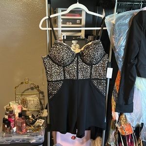 SUPER PRETTY LACE SHORT RUMBER BY PRIVY